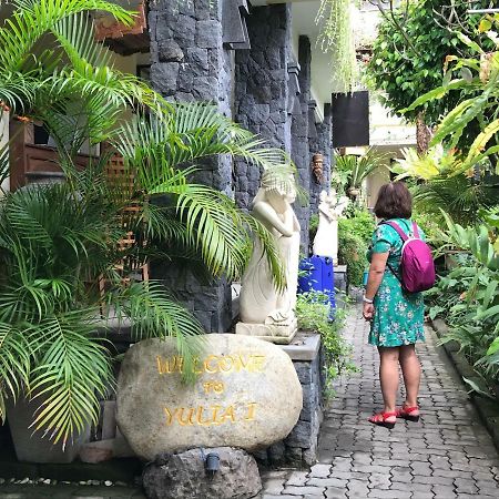 Yulia 1 Bed & Breakfast Sanur Екстериор снимка