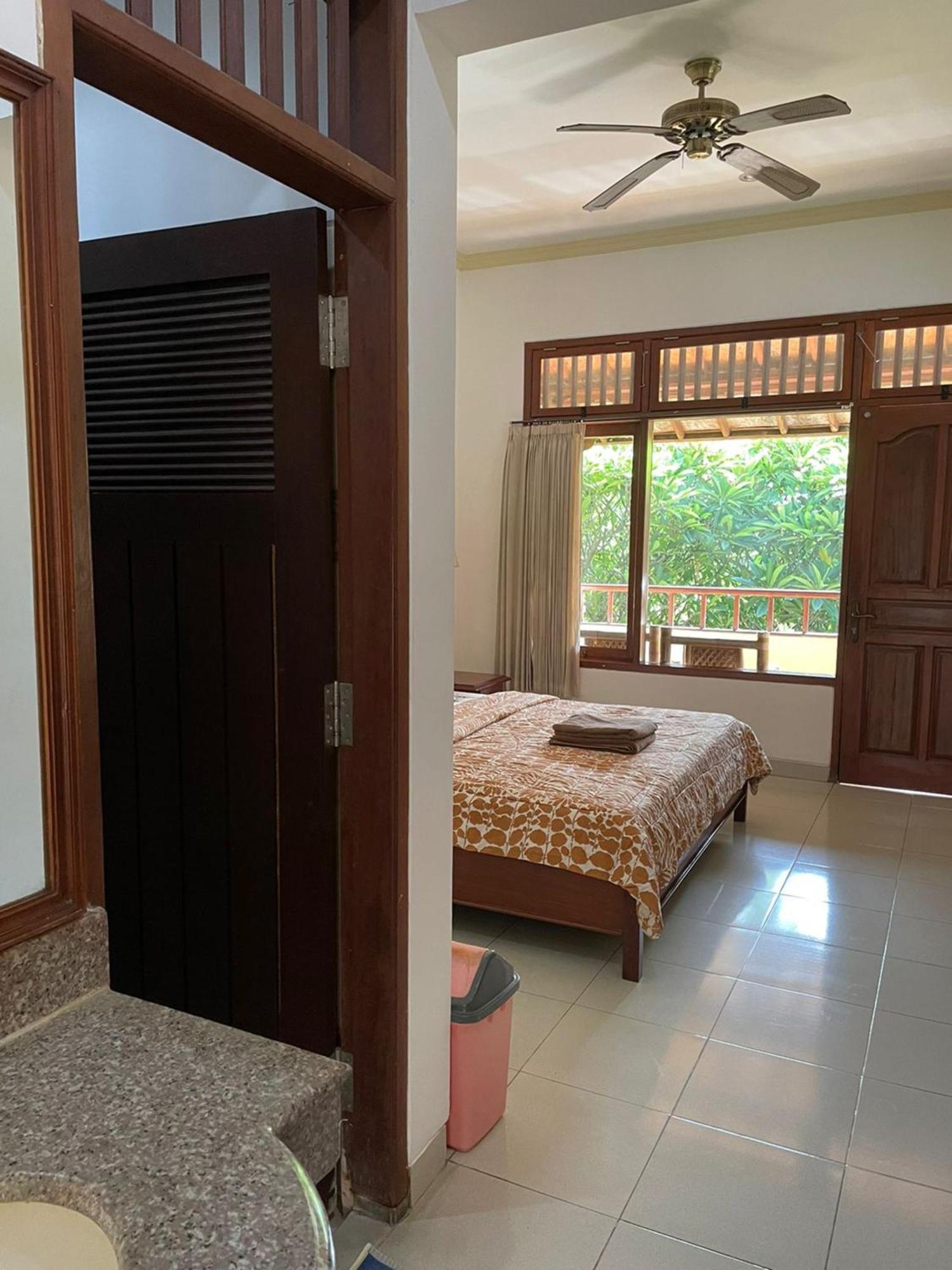 Yulia 1 Bed & Breakfast Sanur Екстериор снимка
