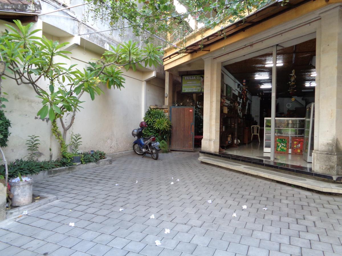 Yulia 1 Bed & Breakfast Sanur Екстериор снимка