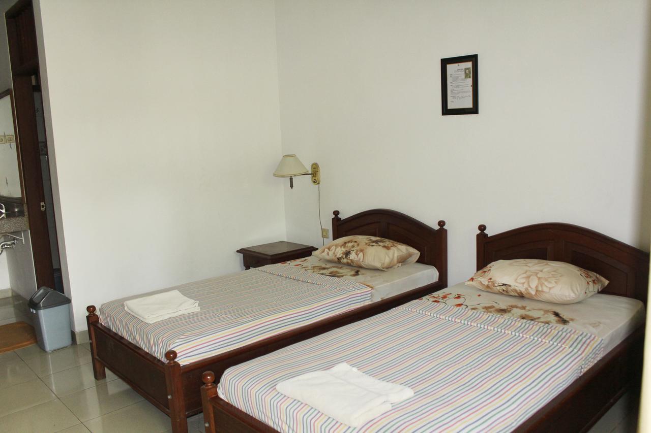 Yulia 1 Bed & Breakfast Sanur Екстериор снимка