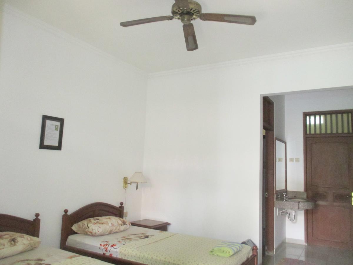 Yulia 1 Bed & Breakfast Sanur Екстериор снимка